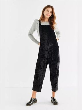 Urban Outfitters Black Velvet Overall Jumpsuit Size Small Shapeless Overalls